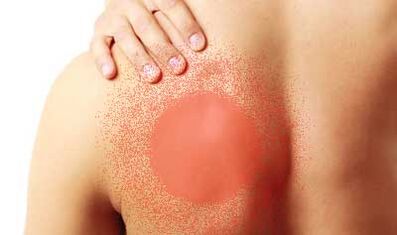 πόνος κάτω από την αριστερή ωμοπλάτη